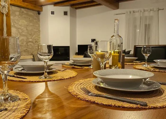 Stone Deluxe Lefkada 度假居 Lazaráta